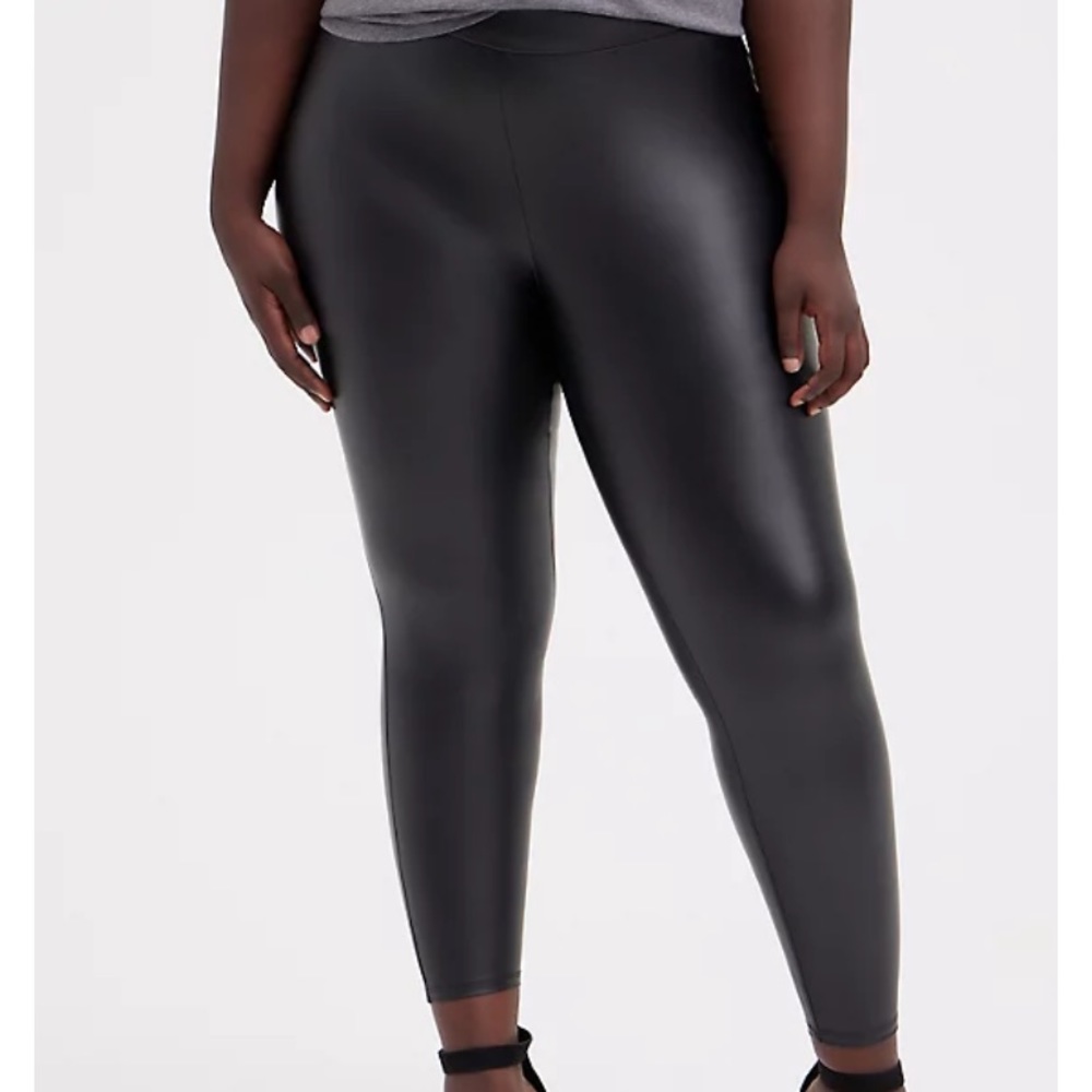 Torrid PLATINUM LEGGING – FAUX LEATHER BLACK Sz 2